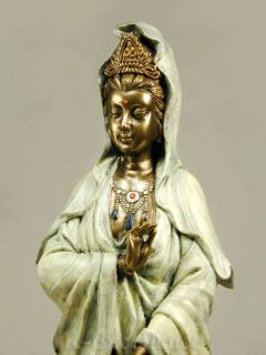 Yin Buddhist Goddess of Compassion Mercy Kannon Guanyin Statue