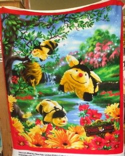 Pillow Pets Bumble Bees and Daisies Fleece Panel Fabric 1389