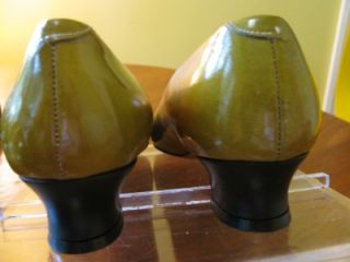 Vtg 70s Larose Olive Green Patent Leather Low Pumps 7N