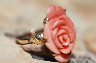 LARGE VINTAGE 14K YELLOW GOLD & HAND CARVED GEM GRADE CORAL BLOOMING