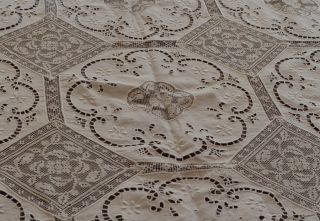 DELICATE SQUARE FRENCH ANTIQUE MADEIRA LACE & EMBROIDERED NETLACE