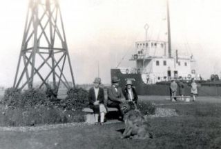 1929 PHOTO   SHAGGY THE DOG   GREAT LAKES SHIP   SAULT STE MARIE LOCKS