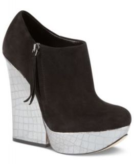 by GUESS Womens Shoes, Aleeha Platform Wedge Shooties