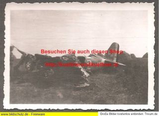 Foto II WK   Abgeschossenes Flugzeug mit Kennung (6cm x 8,5cm)
