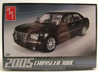 Chrysler 300C 2005 Kunststoffbausatz, Modellauto 125 / AMT