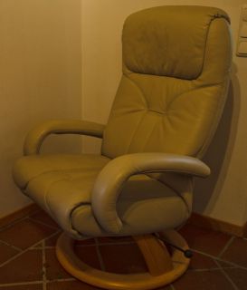 Leder Sessel beige runder Holzfuß Stil Stressless super verarbeitet