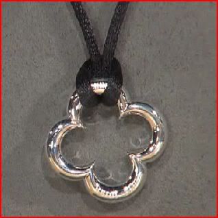 New ) Heidi Klum Clover Pendant 4 Color Cord Necklace
