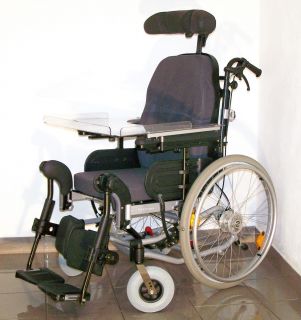 Pflegerollstuhl Multifunktionsrollstuhl Rollstuhl Invacare Clematis