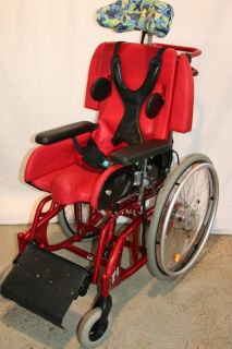 Pflegerollstuhl / Rollstuhl / BeRollKa aktiv F1 / Halterung für