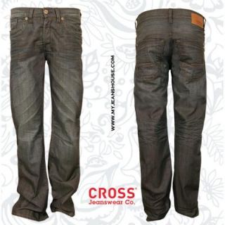 Cross Lorenzo 189 218 ist eine dunkelblaue Jeans mit Dark Used Wash