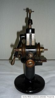 altes Uhrmacherwerkzeug   Standbohrmaschine von Wumra, Rathenow