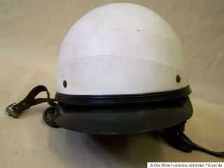 Hallo, zum Verkauf kommt hier ein Helm aus DDR Zeiten. Größe ca. 57